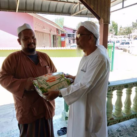 RICE 2019 - Distribution at Masjid Istana Kubang Kerian (9)